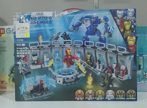 AVENGERS LABORATORIO IRON MAN 692 PCS