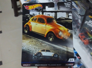 VOLKSWAGEN CLASSIC BUG DORADO