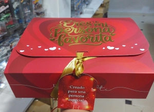 CAJA PARA REGALO EN COLOR ROJO/DISEÑO CORAZÓN