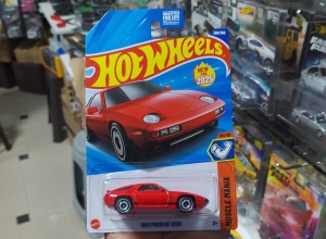 1983 PORSCHE 928S ROJO