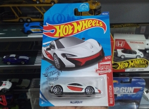 MCLAREN P1 BLANCO RED EDITION