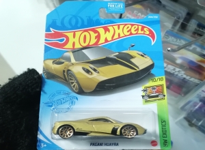 PAGANI HUAYRA DORADO 2020