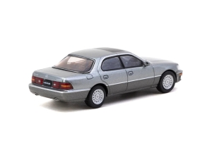 TARMAC LEXUS LS400